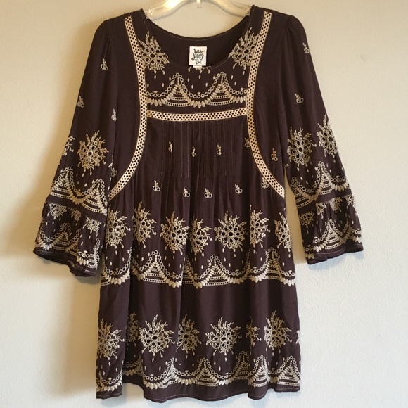 ivy jane Tops - Ivy Jane Tunic Top Embroidered Bell Wide Sleeve